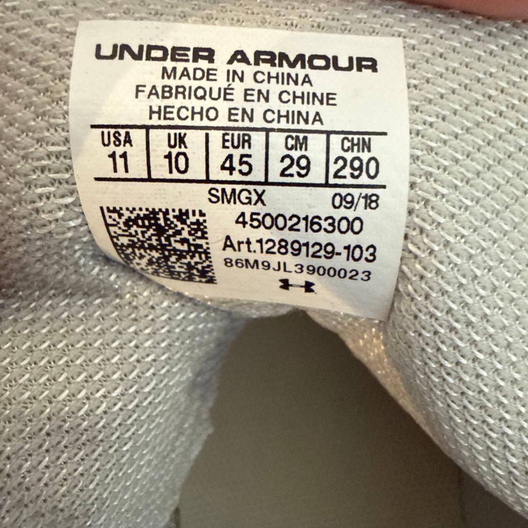 Under Armour バスケットボールシューズ ホワイト/ゴールド