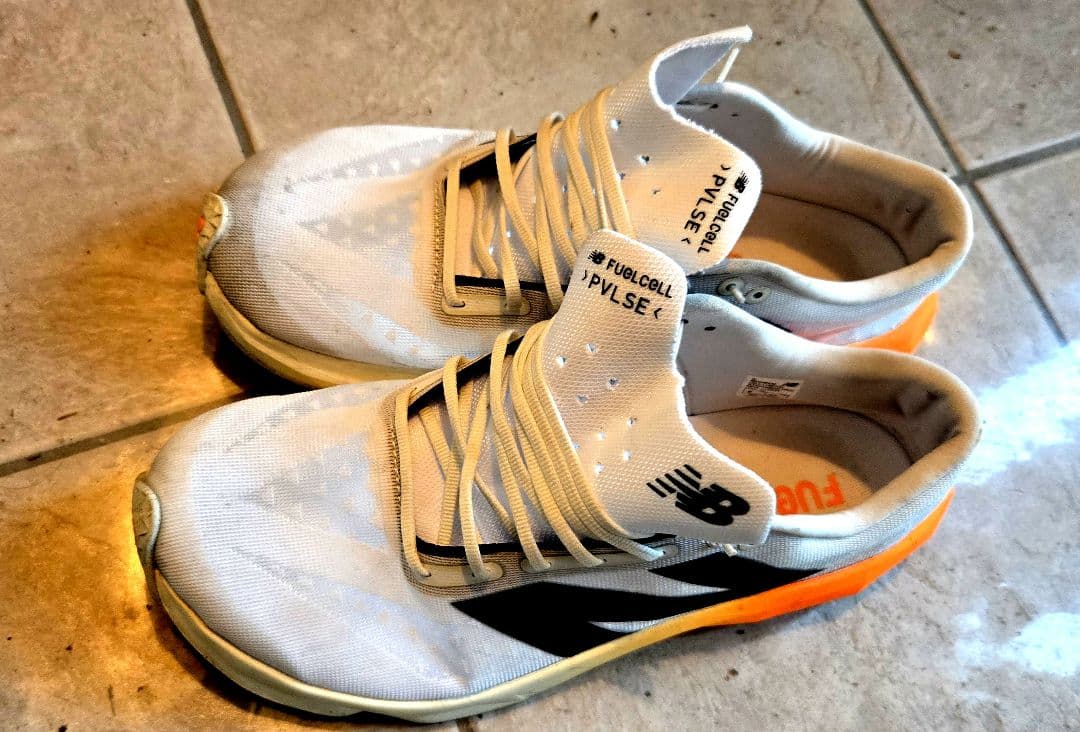 New Balance FuelCell ランニングシューズ ホワイト/オレンジ