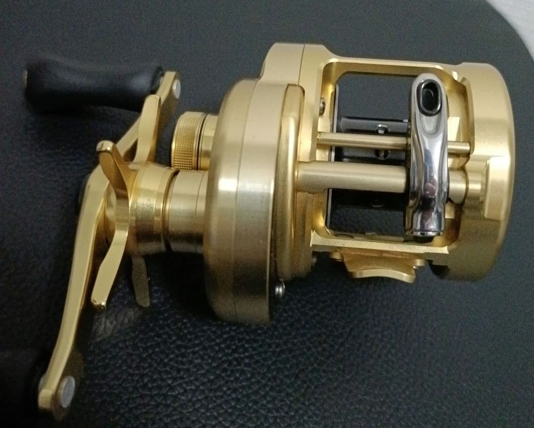 Shimano シマノ 15 カルカッタコンクエスト 200HG