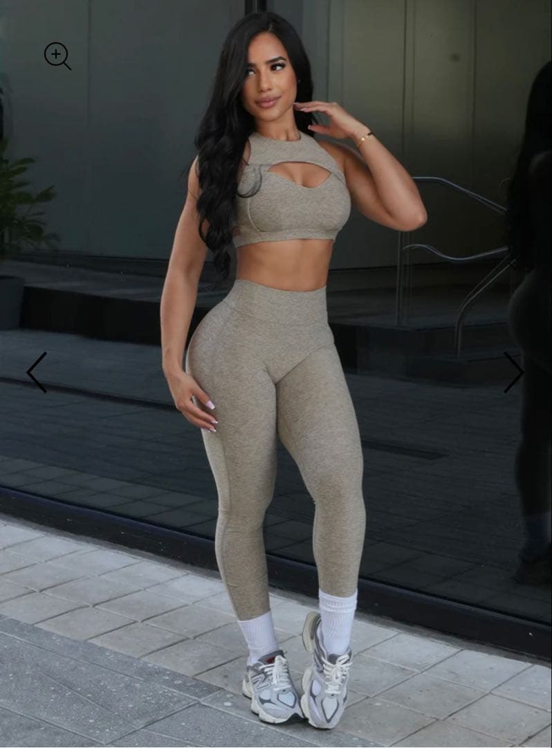 Bombshell Sportswear ボムシェル　新作　トップス