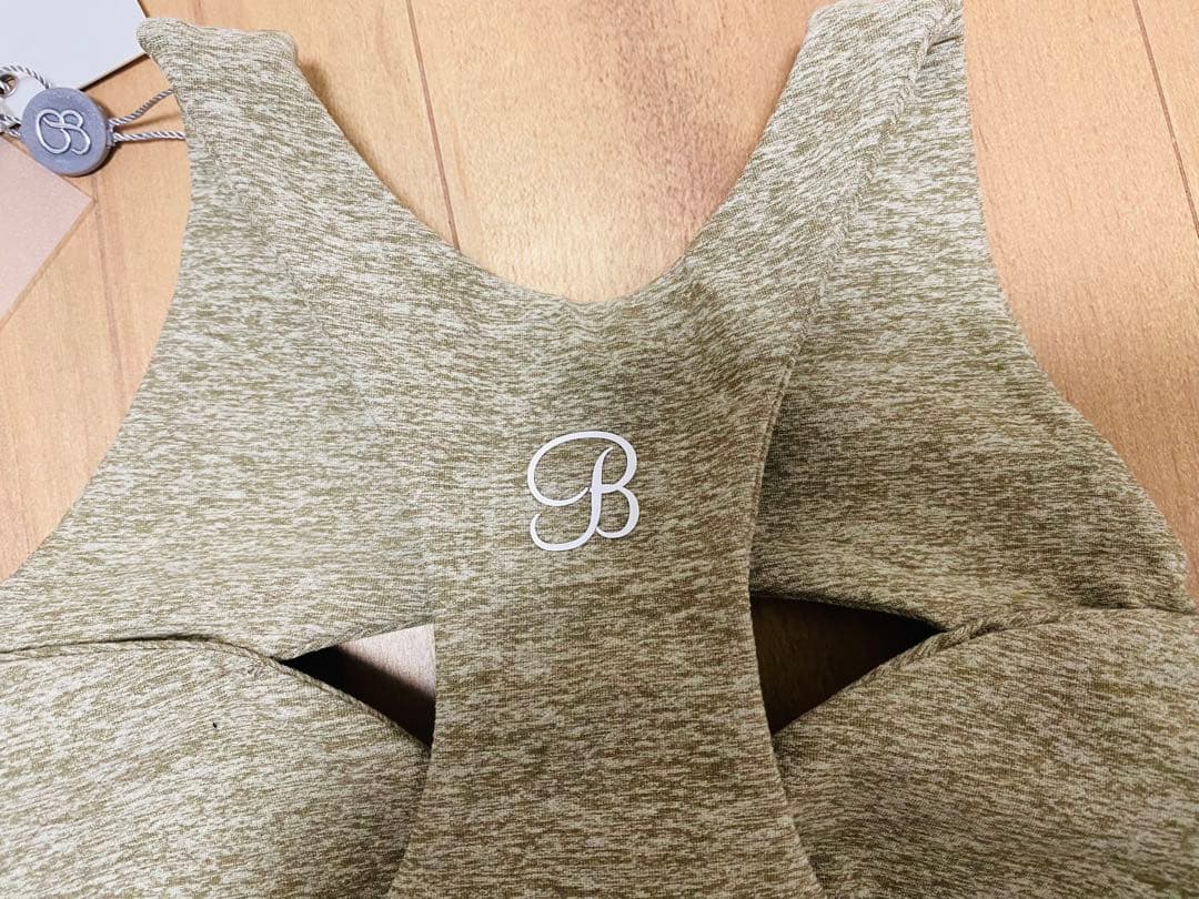 Bombshell Sportswear ボムシェル　新作　トップス