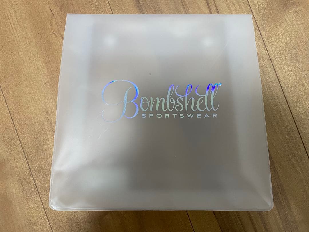 Bombshell Sportswear ボムシェル　新作　トップス