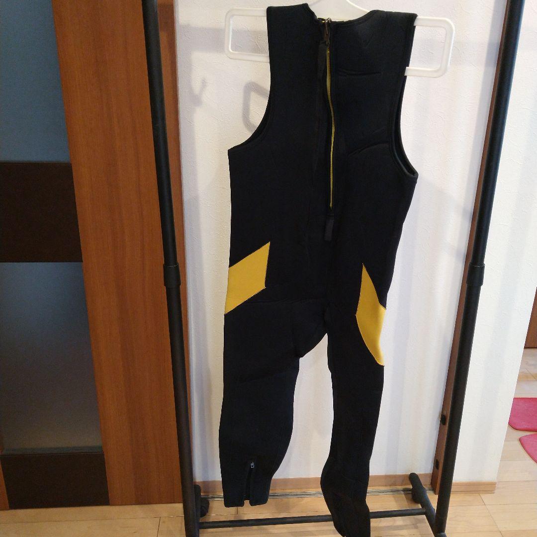 ウェットスーツとフィンセットMサイズ