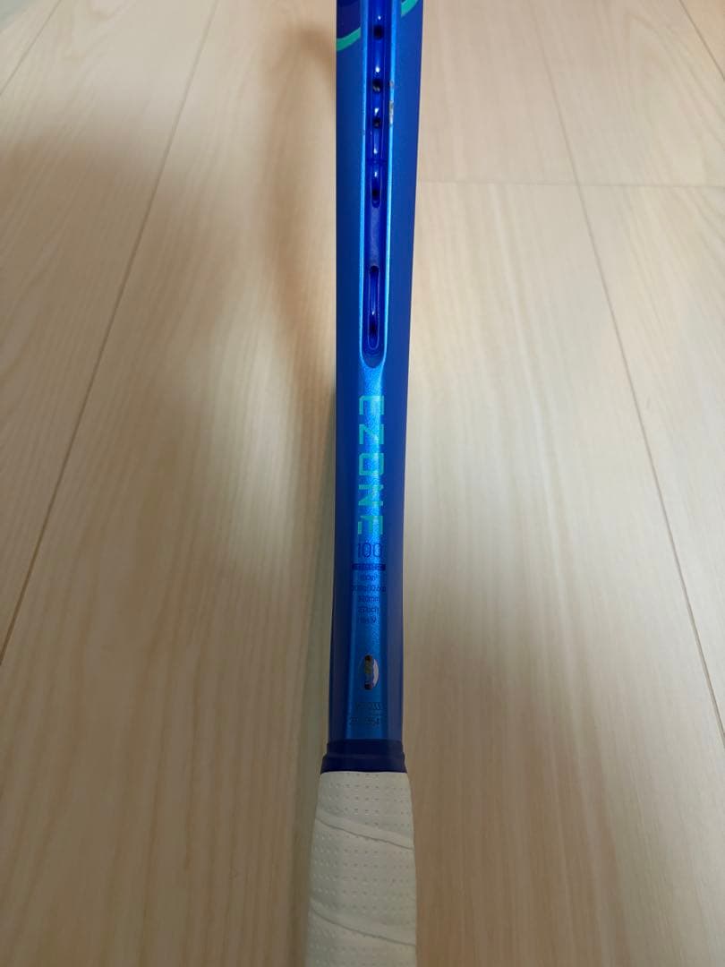EZONE 100テニスラケット 2025モデル
