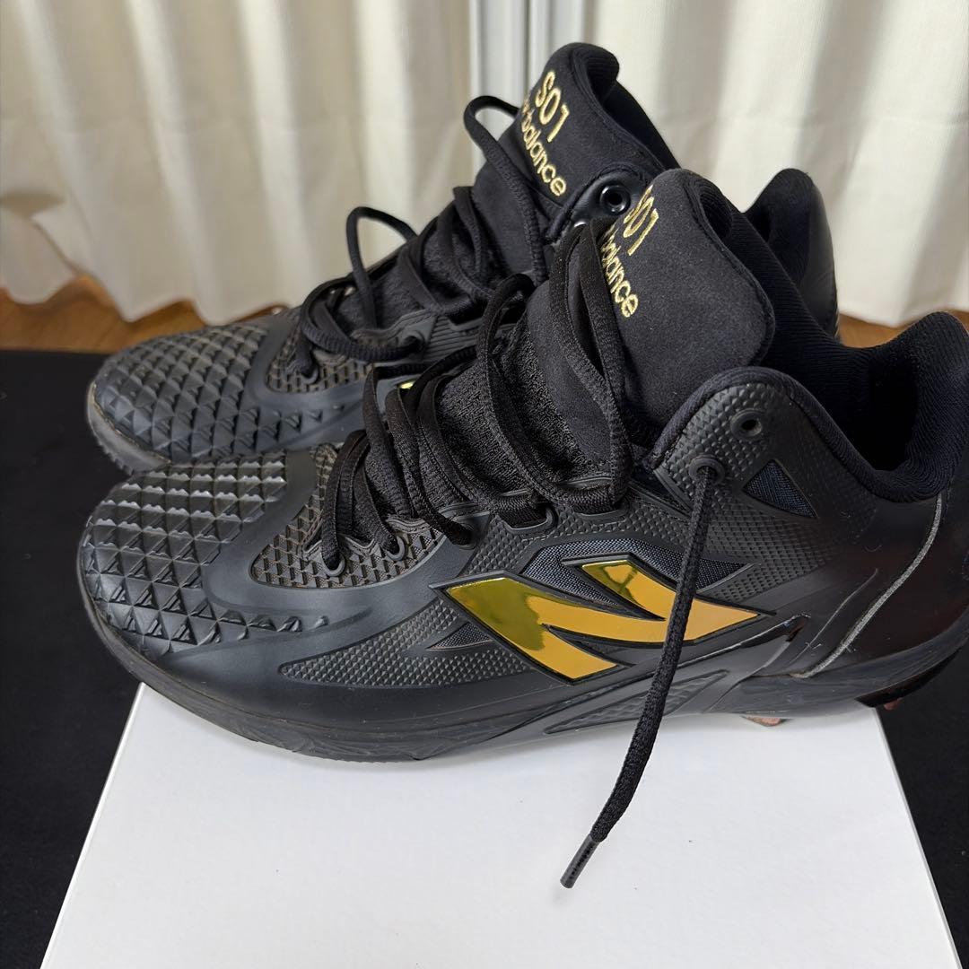 new balance S01 ブラック/ゴールド スパイクシューズ
