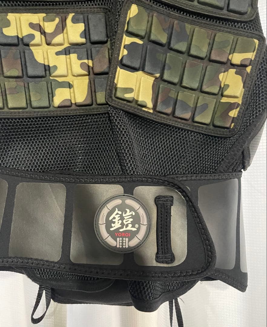 鎧　ヨロイ迷彩プロテクター　Lサイズ　使用少ない