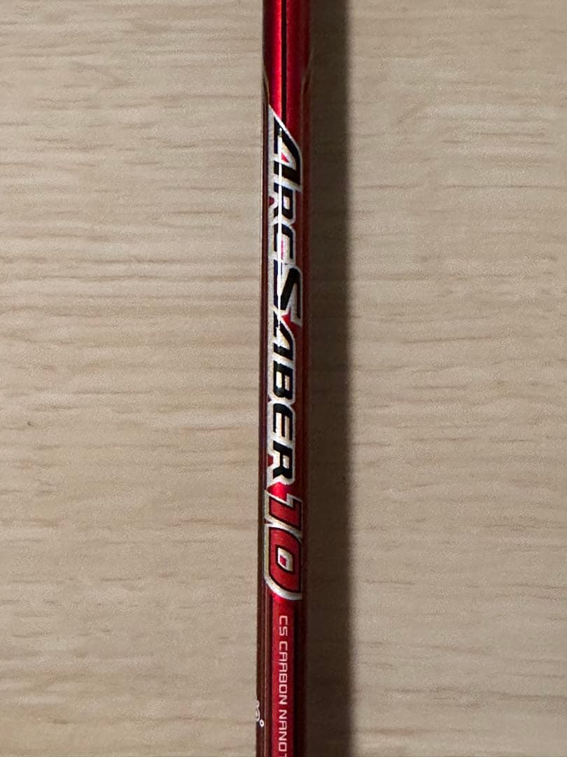 ARC SABER 10 バドミントンラケット レッド