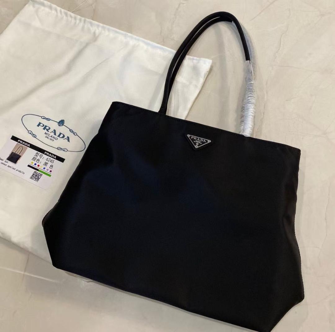 PRADA テスートナイロン トートバッグ 黒 軽くて使いやすい