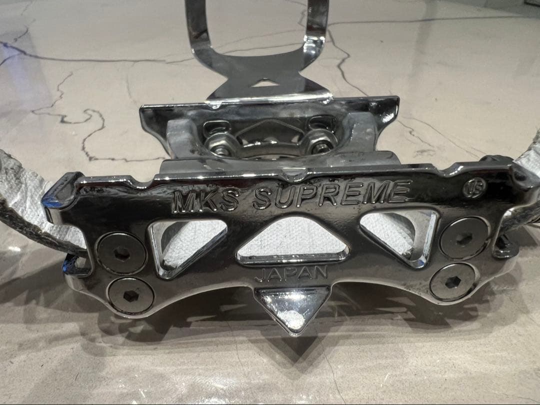 MKS SUPREMEシュプリーム　トウクリップ、ストラップ付き