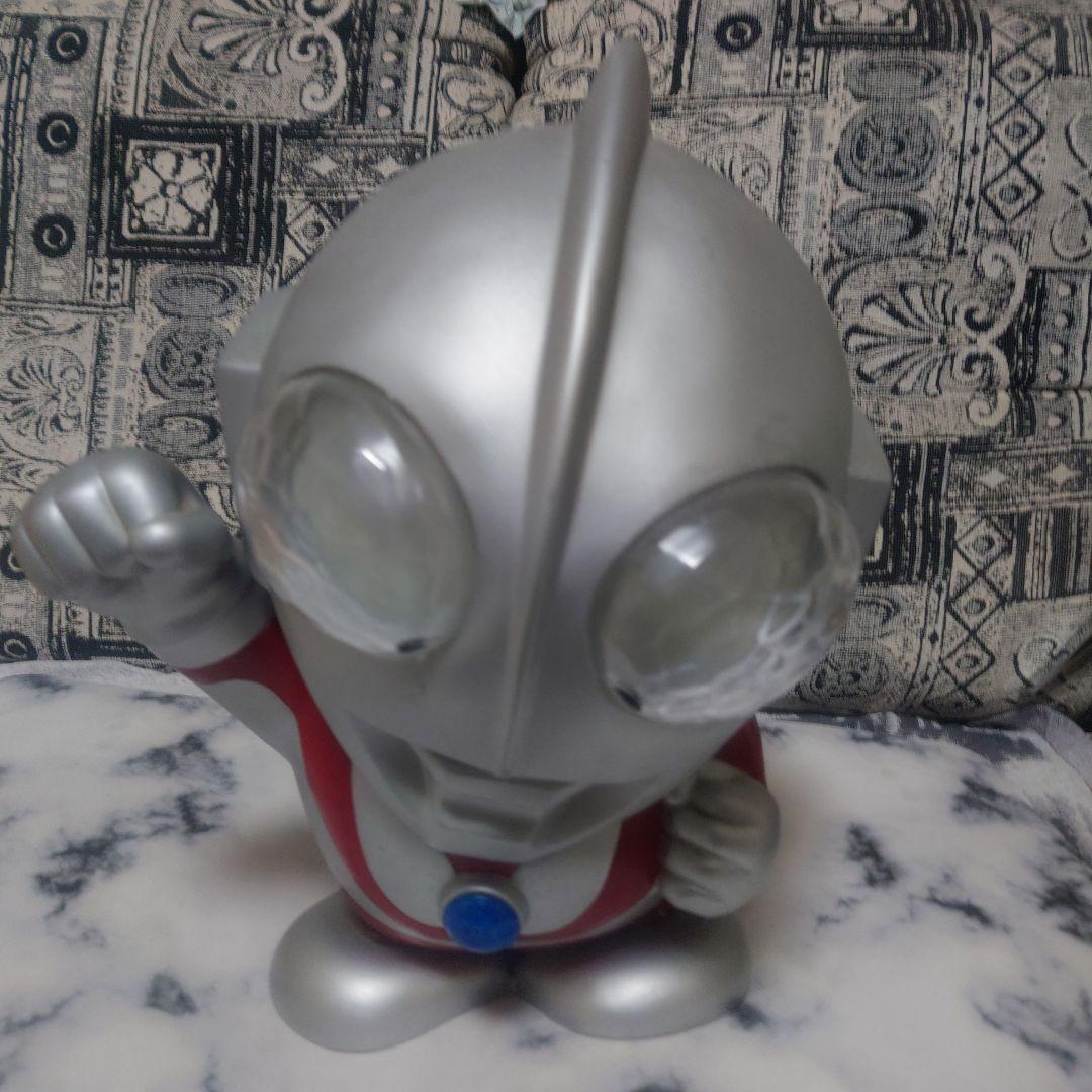 ウルトラマンフィギュア シルバー 赤貯金箱