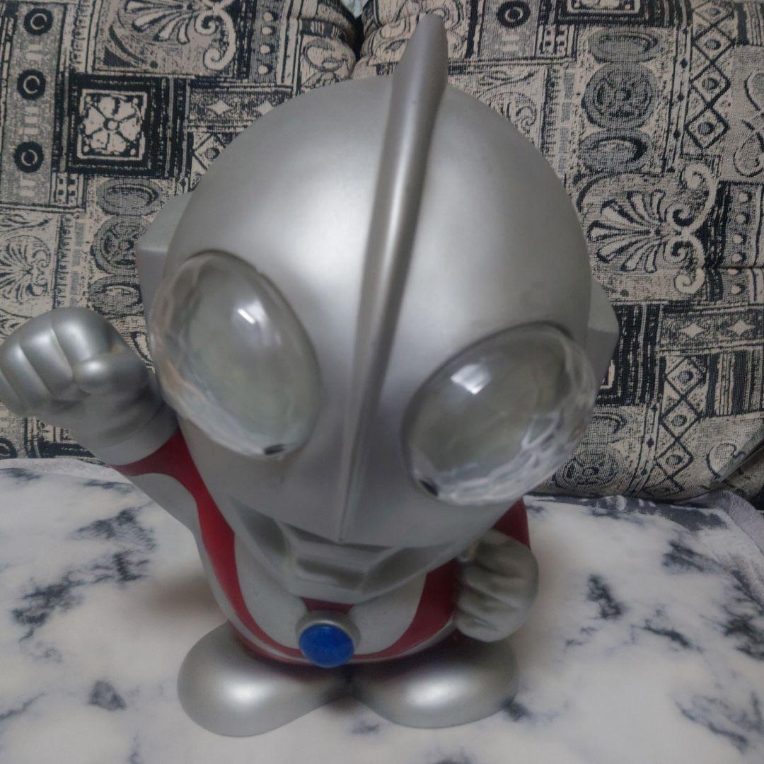 ウルトラマンフィギュア シルバー 赤貯金箱