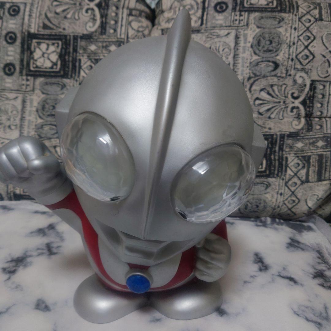 ウルトラマンフィギュア シルバー 赤貯金箱