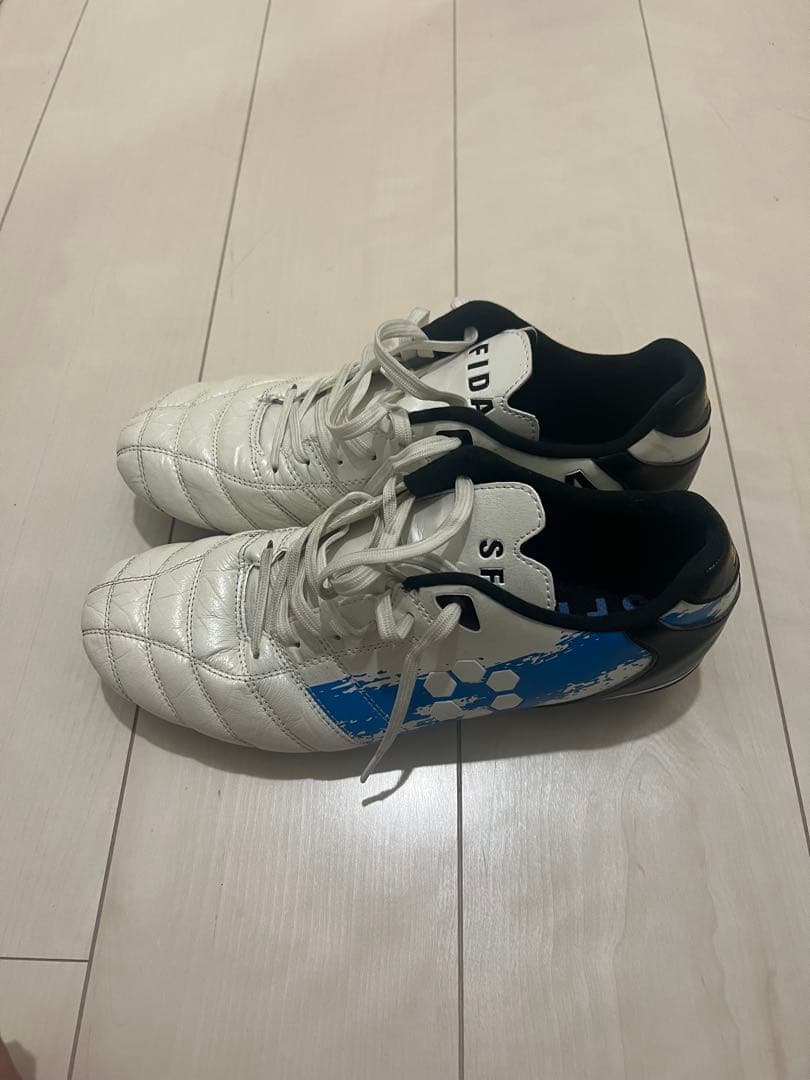 【美品】SFIDA サッカースパイク 27.5cmホワイト白