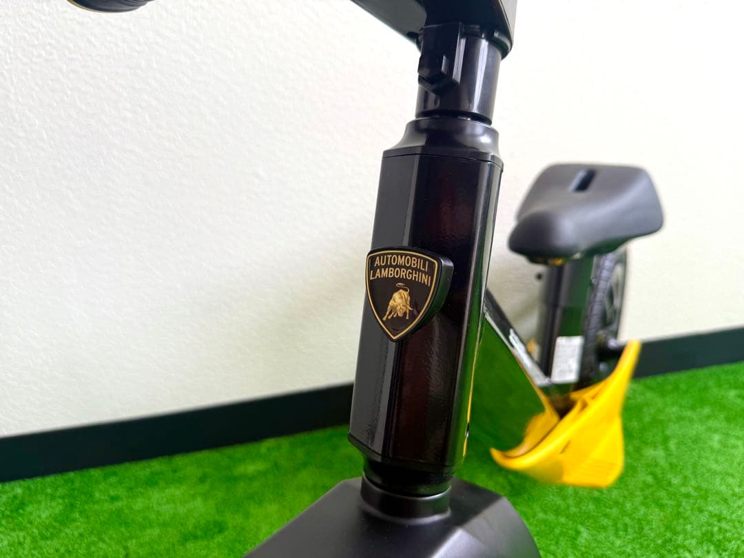 新品未使用Lamborghini バランスバイク ブラック・イエロ　ギフト箱付き