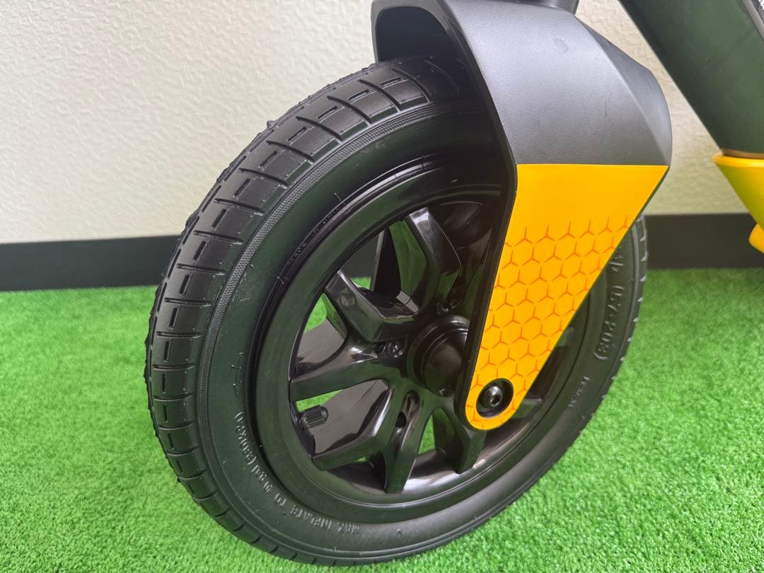 新品未使用Lamborghini バランスバイク ブラック・イエロ　ギフト箱付き