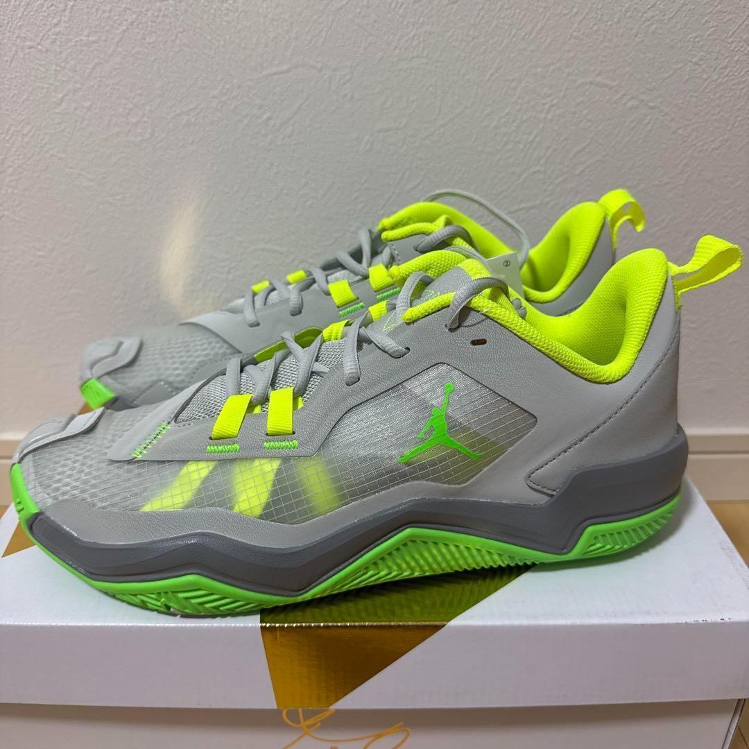 新品　NIKE ジョーダンワンテイク4PF バッシュ　グレー　蛍光色　28.5