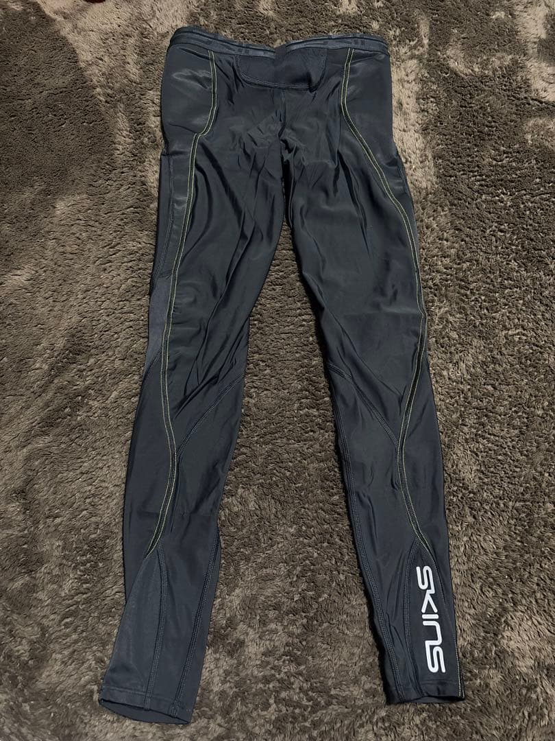 SKINS コンプレッションタイツ ブラック 新品タグ付き