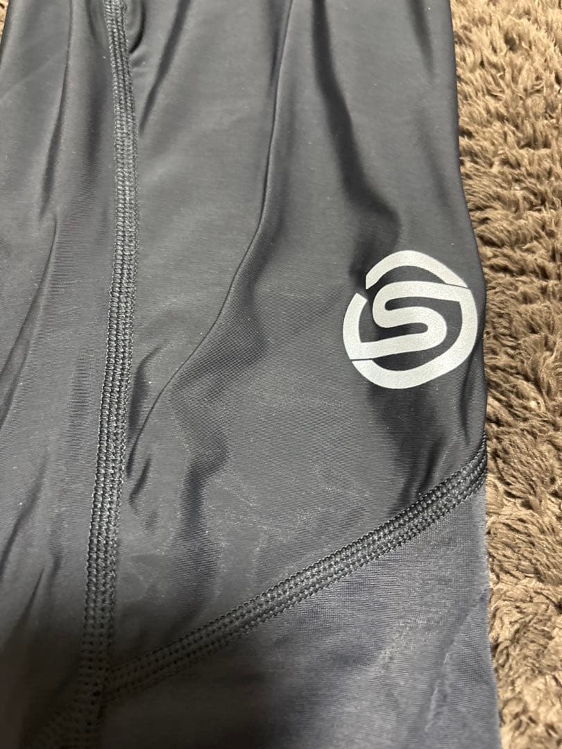 SKINS コンプレッションタイツ ブラック 新品タグ付き