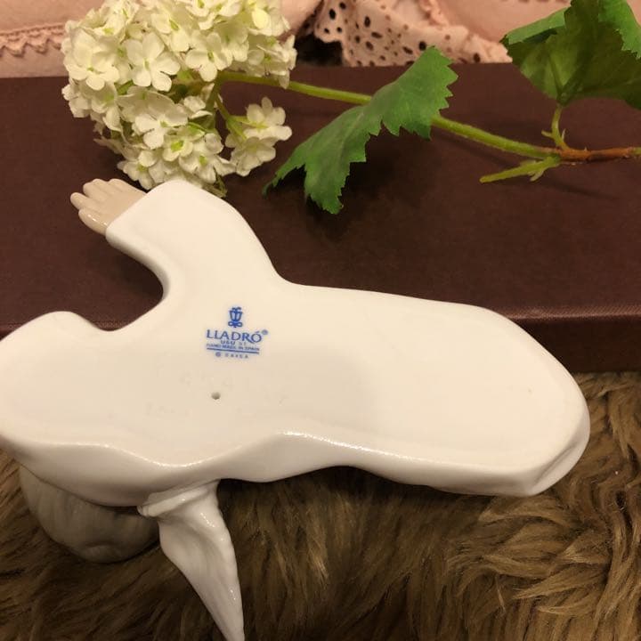 リヤドロ横たわる天使(希少　日本未発売品)