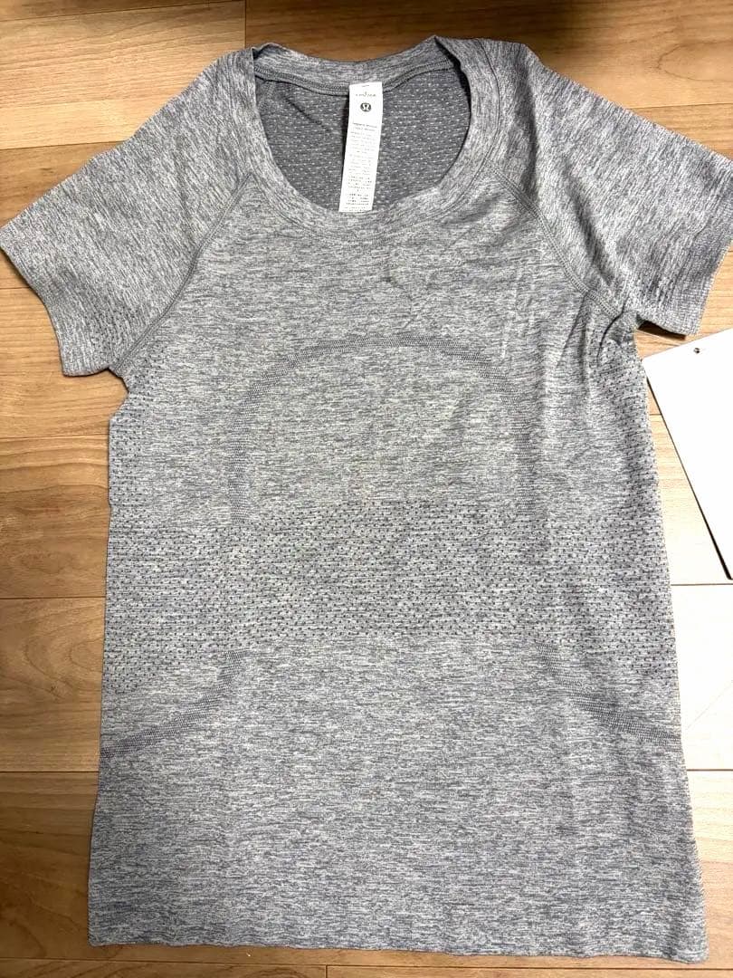 新品未使用♪ lululemon 半袖トップス