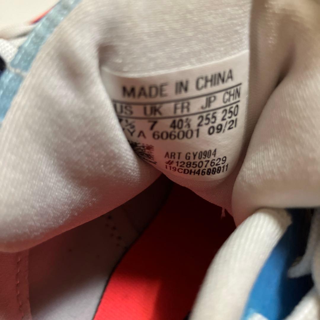 adidas 砲丸シューズ