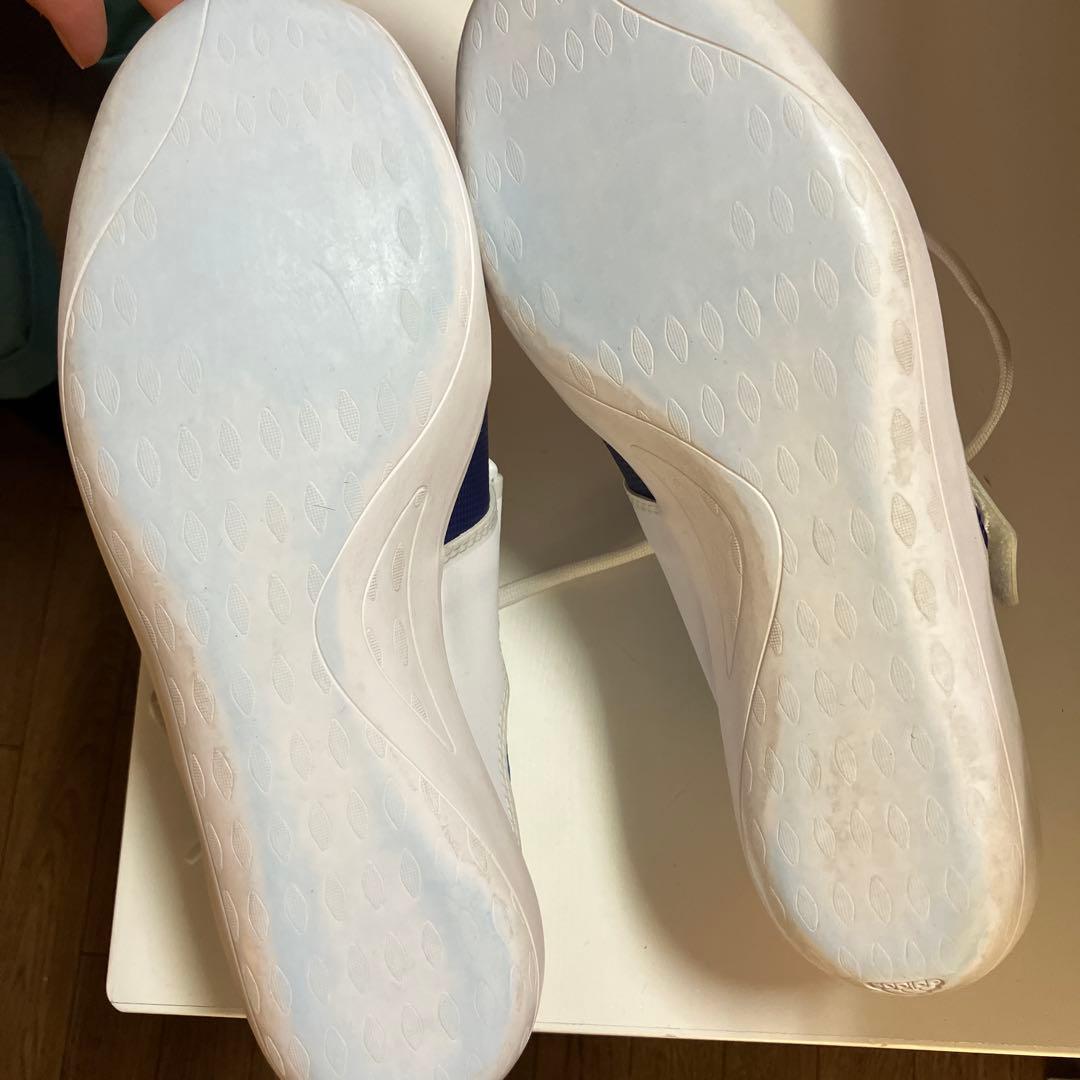 adidas 砲丸シューズ