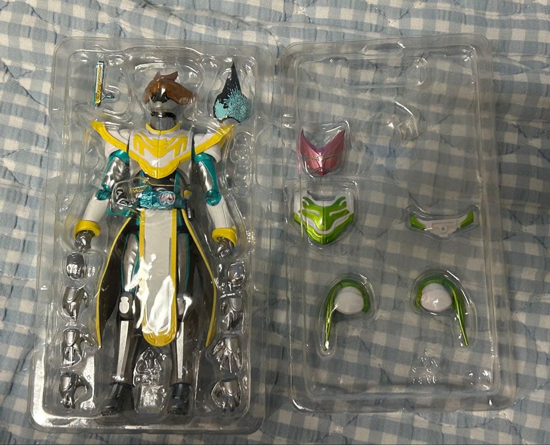 【欠品・塗装ハゲあり】フィギュアーツ　仮面ライダーリバイスセット