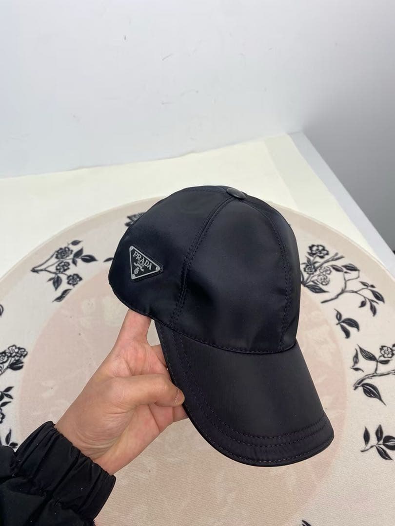 PRADA ナイロン キャップ