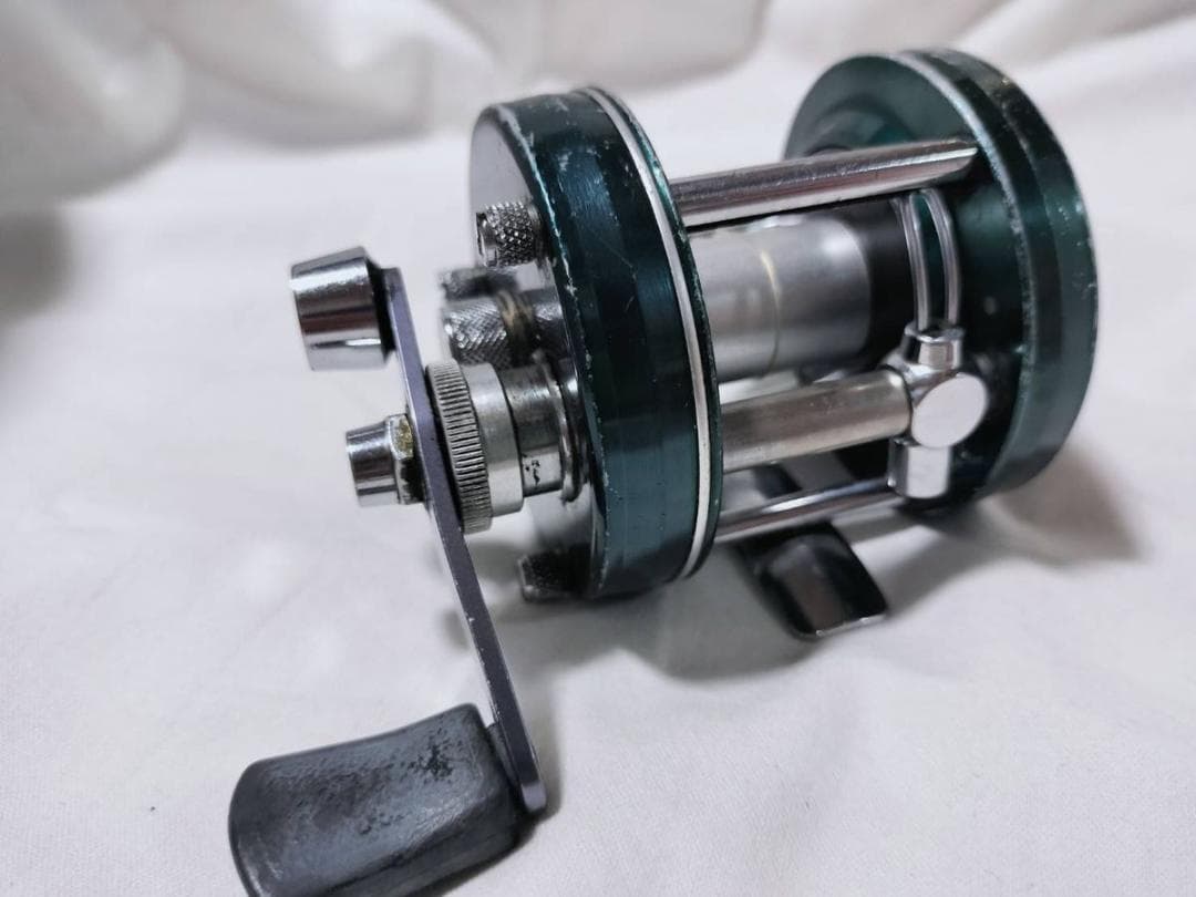 アブガルシア　アンバサダー5000D 　ビンテージ　リール abu 　グリーン