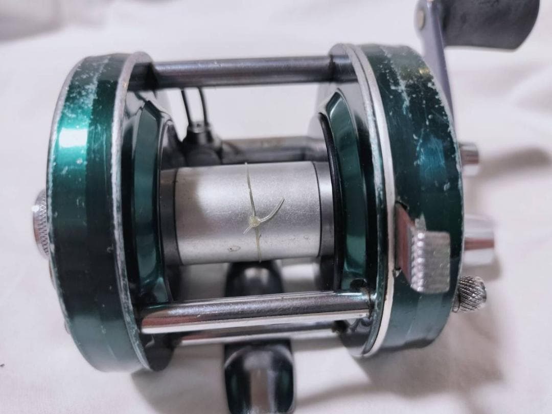 アブガルシア　アンバサダー5000D 　ビンテージ　リール abu 　グリーン