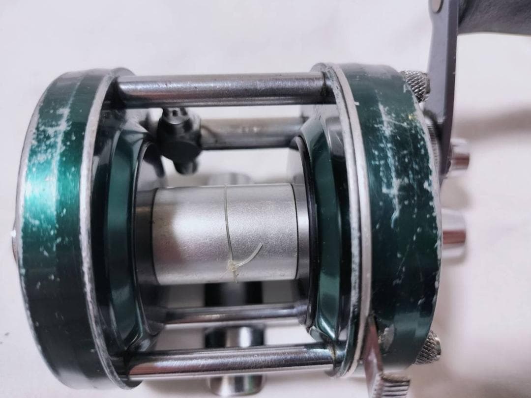アブガルシア　アンバサダー5000D 　ビンテージ　リール abu 　グリーン