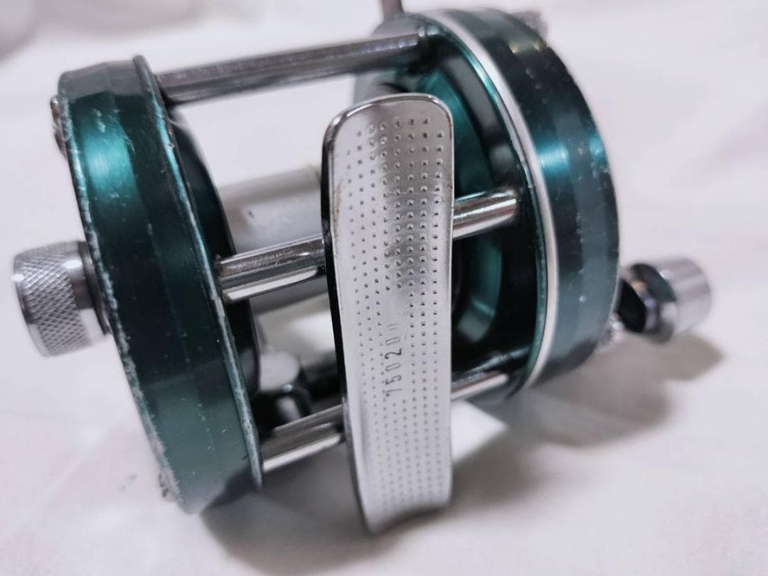 アブガルシア　アンバサダー5000D 　ビンテージ　リール abu 　グリーン