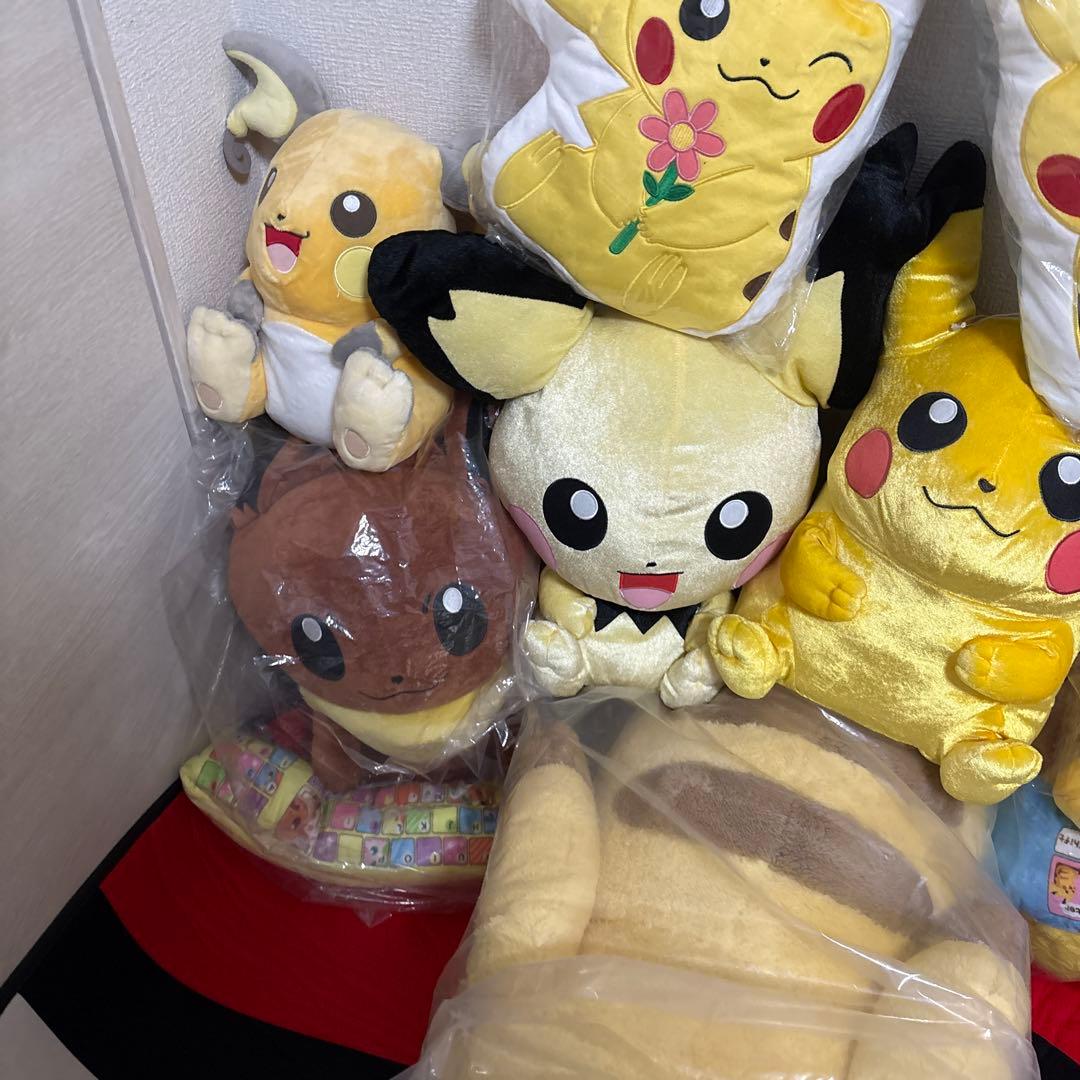 ポケモン　ピカチュウ、イーブイぬいぐるみ　大きいぬいぐるみ　いろいろまとめ売り！
