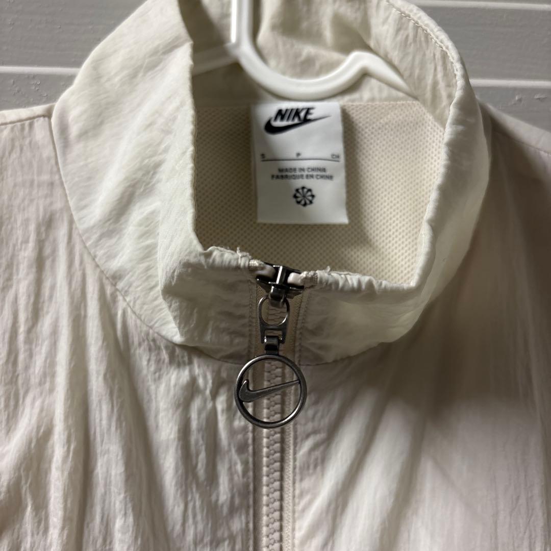 Nike レディースウィンドブレーカー Sサイズ クリーム色