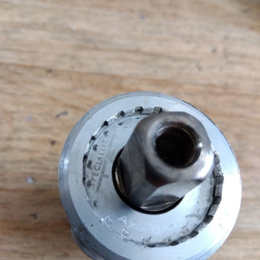 SPECIALITES TA　ボトムブラケット　BB　107mm　JIS
