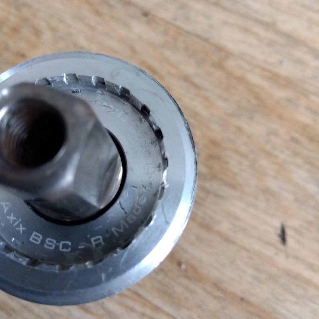 SPECIALITES TA　ボトムブラケット　BB　107mm　JIS