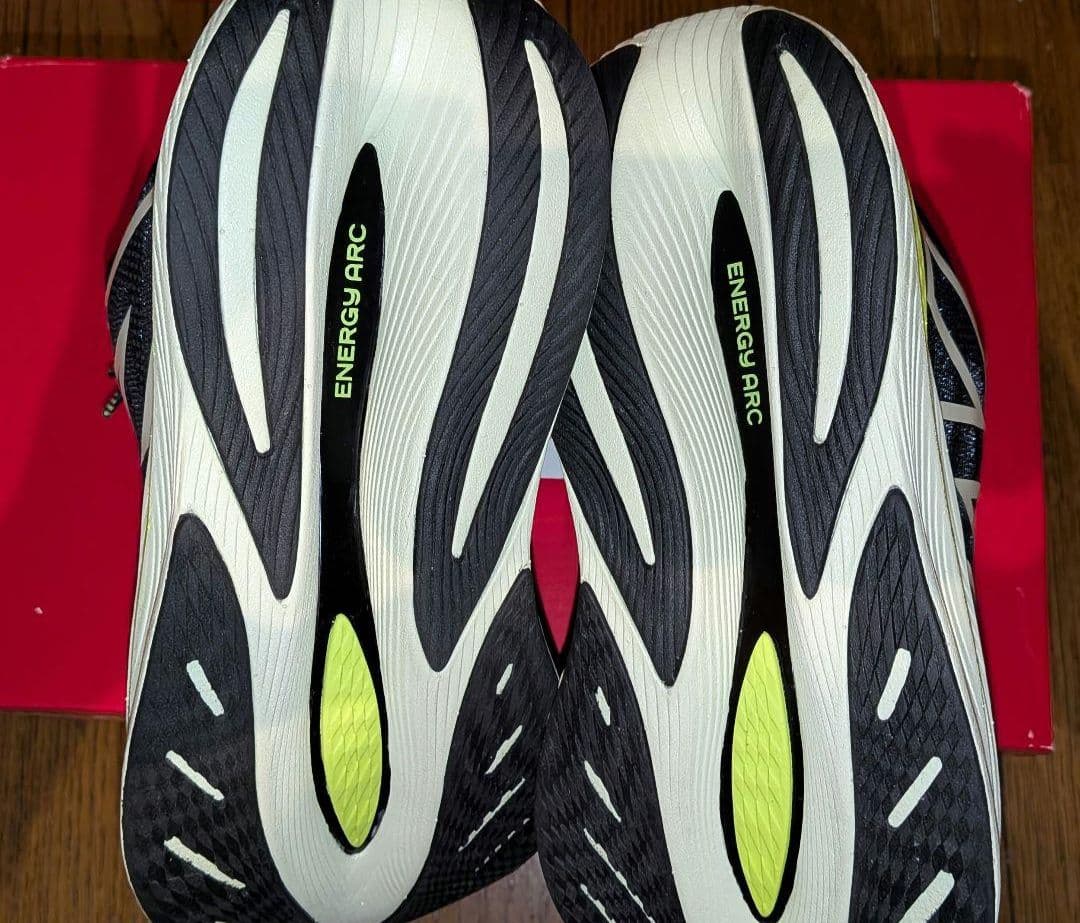 最安　New Balance FuelCell 23.5cm　23.5　ラスイチ