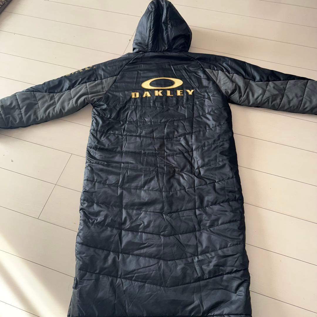 最終値下げ　美品　OAKLEY ベンチコート背面刺繍ビッグサイズ　バッグロゴ　金