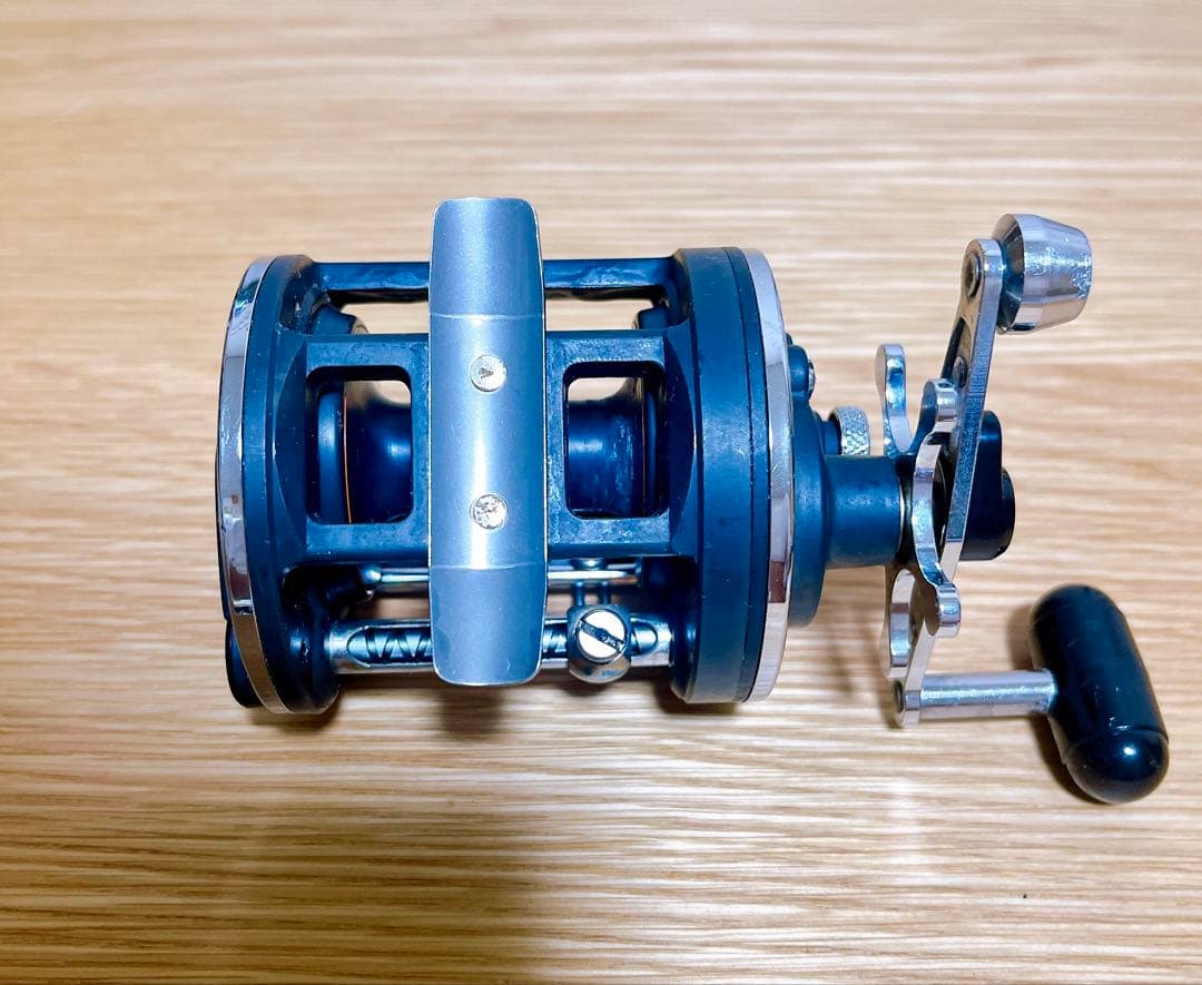 美品　Daiwa Sealine 27H ダイワ シーライン 手動 両軸リール