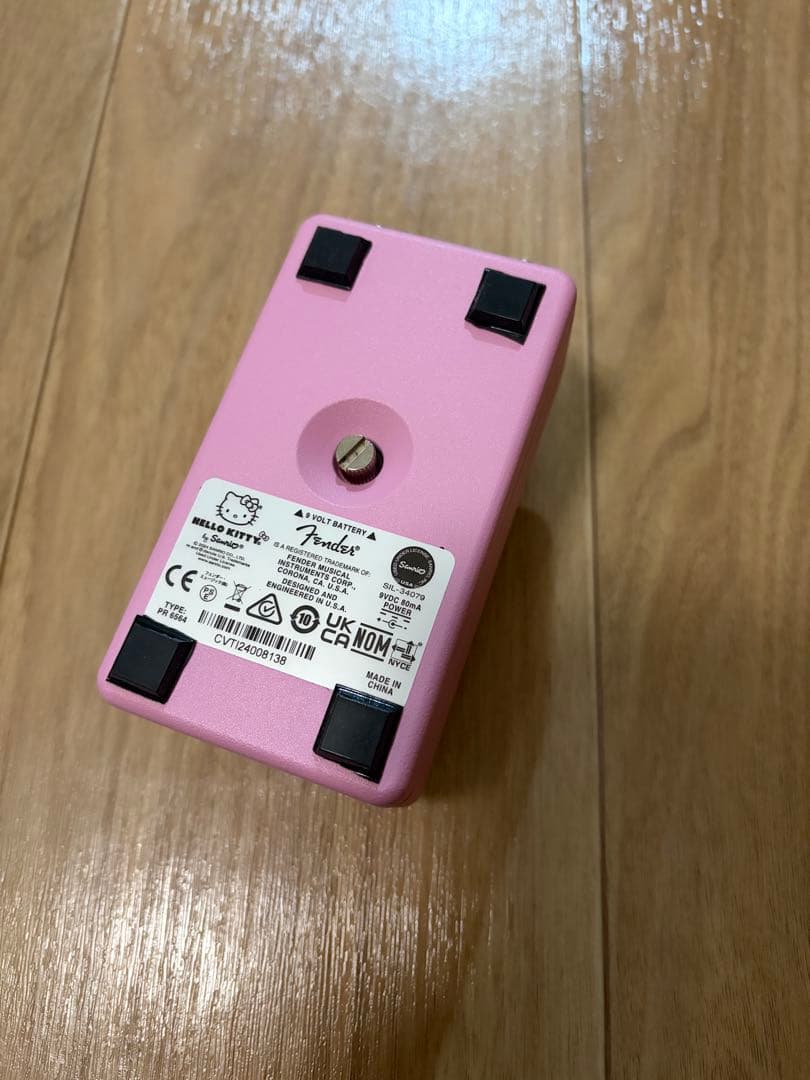 Fender Fuzz ハローキティデザイン