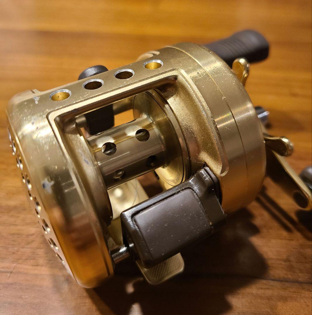 SHIMANO　CALCUTTA 100XT ベイトリール　シマノ　カルカッタ
