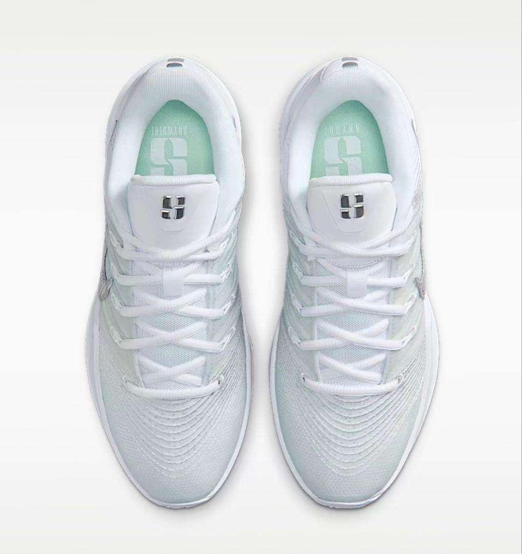 【新品未使用】NIKE SABRINA 3 メンズ24.5㎝ ウイメンズ25㎝