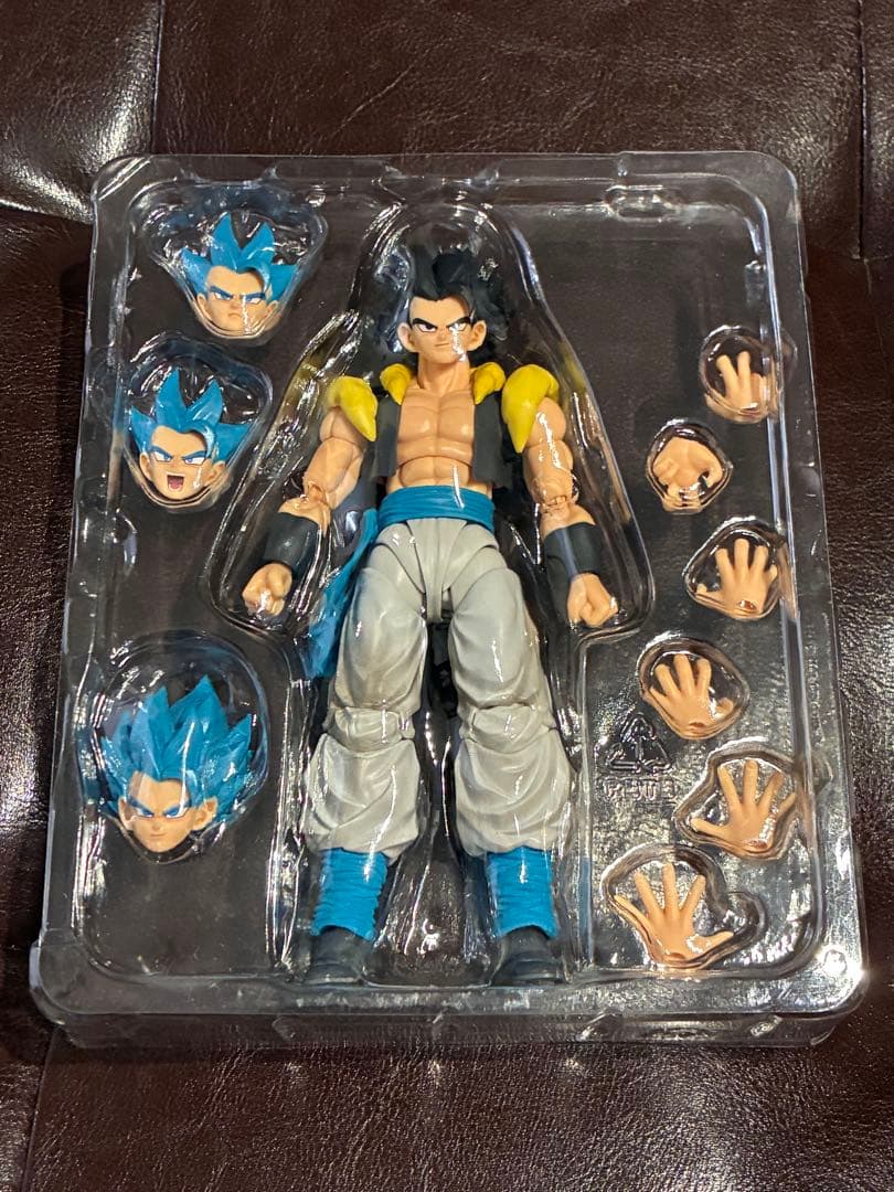 S.H.figuarts スーパーサイヤ人ゴッドスーパーサイヤ人ゴジータ