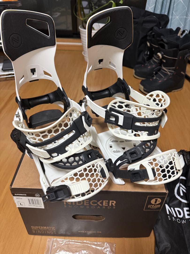 本日時間限定価格　人気のホワイトNIDECKER SUPERMATIC Ｌサイズ