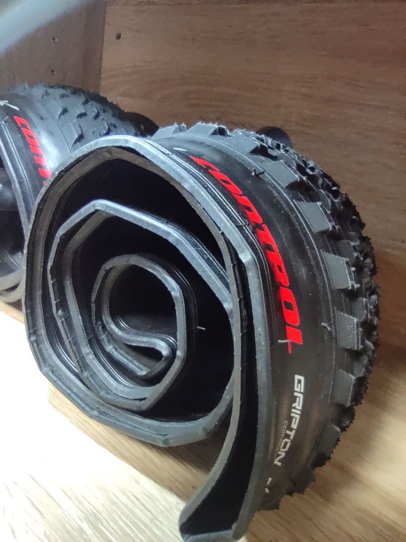 タイヤ 26 x 2.1 MTB