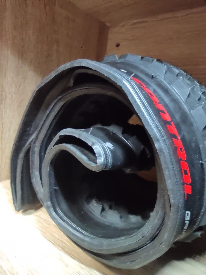 タイヤ 26 x 2.1 MTB