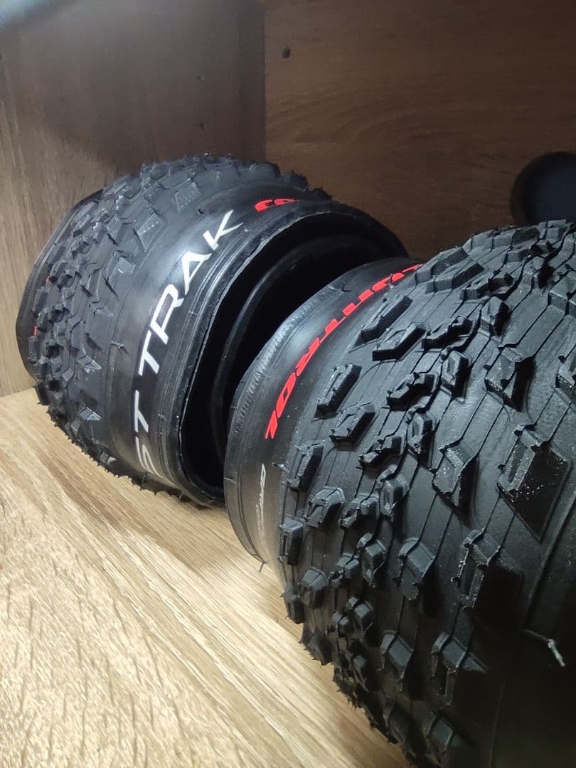 タイヤ 26 x 2.1 MTB