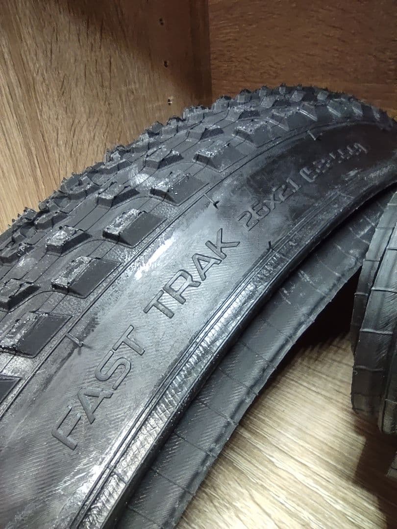 タイヤ 26 x 2.1 MTB