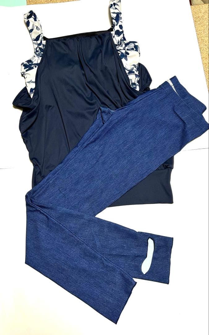 SUKALAネイビー花柄ブラトップ付きタンクトップMとトレンカ　セットアップ