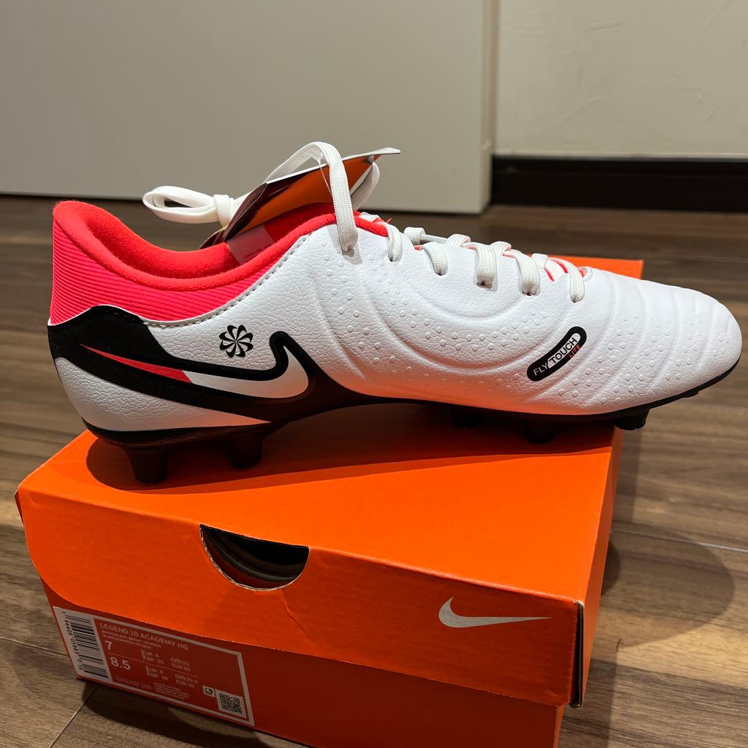Nike Tiempos ホワイト/ピンク サッカーシューズ